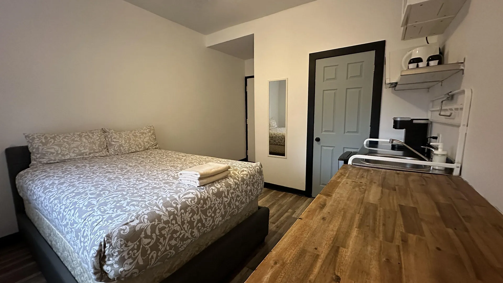 Queen Nest Hotel Toronto 2*,  Canada